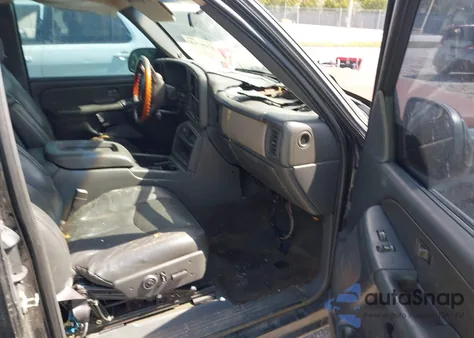 2001 Chevrolet Silverado 1500 z USA, uszkodzony, nr VIN 2GCEC19W411154811